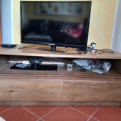 neue JYSK Mobile TV / TV Möbel (130x53x53) - thumb