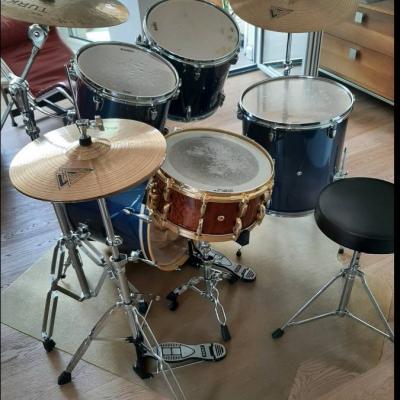 Schlagzeuger aufgepasst! Komplettes Drumset mit Hingucker - thumb