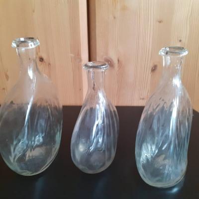 Drei alte Glasflaschen - thumb