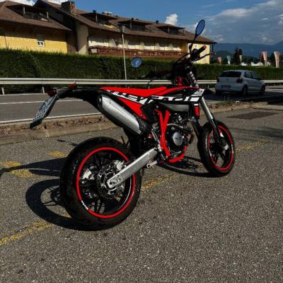 Verkaufe neuwertige Beta 125 RR 4T Motard - thumb