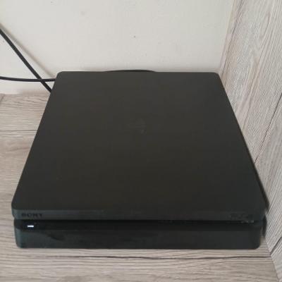 PlayStation 4 mit 500 GB Speicher zu verkaufen - thumb