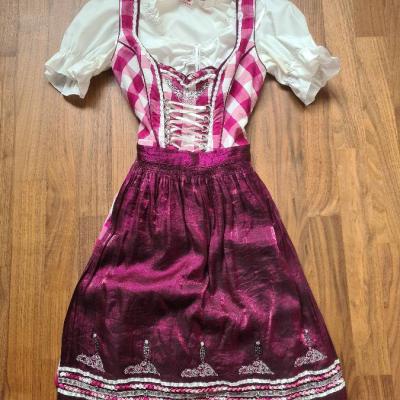 Dirndl mit Bluse - thumb