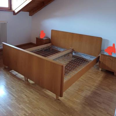 Biete Doppelbett mit 2 Nachkästchen - thumb