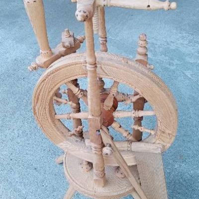 Spinnrad aus Holz - thumb