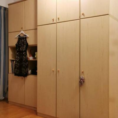 Schrank abzugeben - thumb