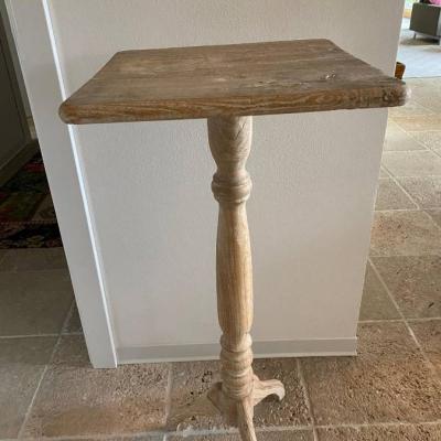 Tisch aus Holz - thumb