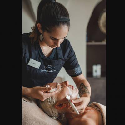 Kosmetikerin/Masseurin (m/w/d) Teilzeit/Vollzeit in Dorf Tirol gesucht - thumb