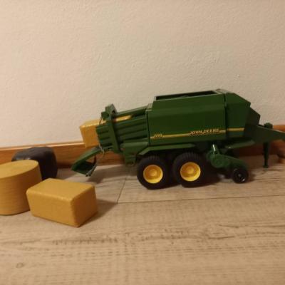 Verkaufe Ballenmaschine John Deere - thumb