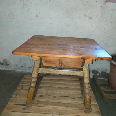 Alter Bauerntisch ca. 100x100 cm - thumb