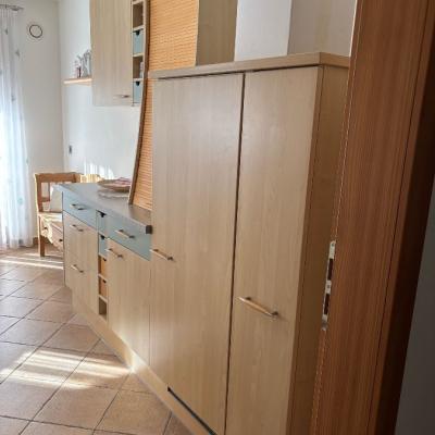 Einbauküche mit Kochfeld, Kühlschrank und top Zustand - thumb