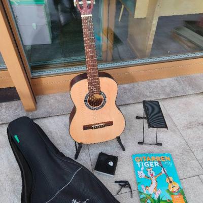 Kindergitarre 1/2 - thumb