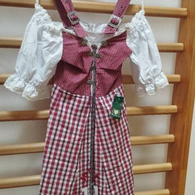 Neues Dirndl mit Etikett - thumb