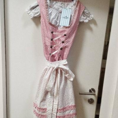 Neues Dirndl mit Etikett - thumb