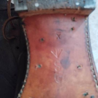 Uralte Schuhe aus Leder ev.als Deko - thumb