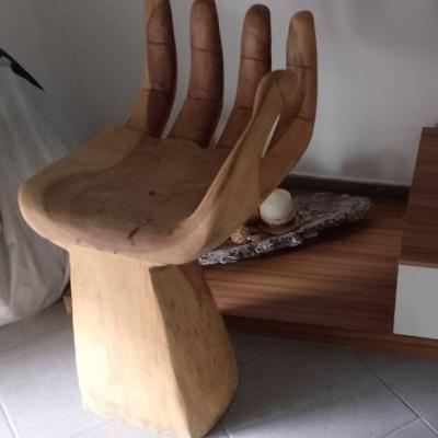 SEDIA A FORMA DI MANO - thumb
