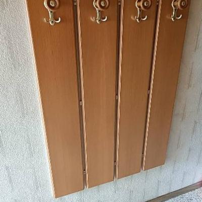 Garderobe aus Holz - thumb