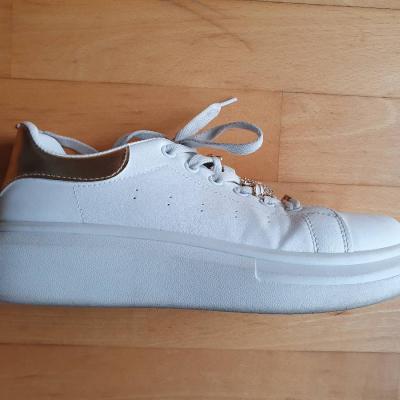 Weiße Sneaker mit Charms, Größe 41 - thumb