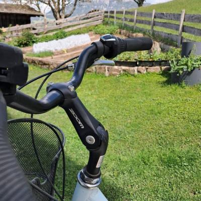 Hellblaues Damenfahrrad in sehr gutem Zustand - thumb