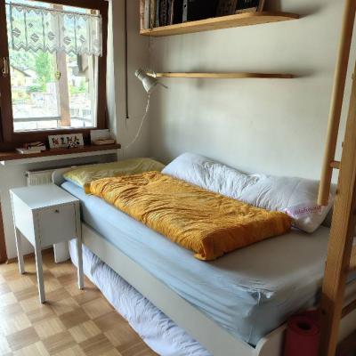 Bett mit Matratze - thumb