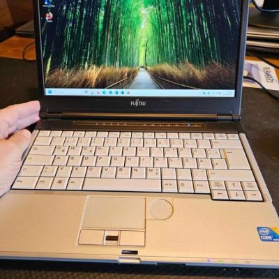 Laptop - Fujitsu LifeBook 13,3" - Intel i5 - 6GB Ram - 120GB SSD - Win - thumb