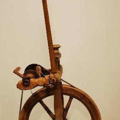 Altes Spinnrad - thumb