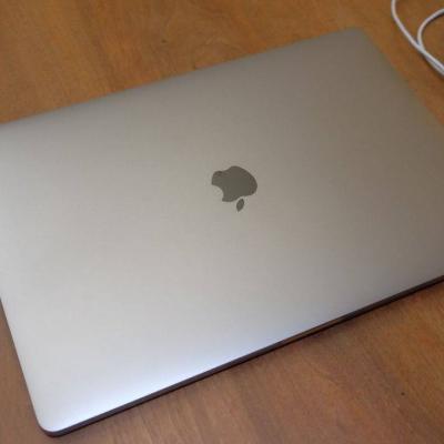 MacBook Pro 16", 2019, 32 GB, 2,4 GHz 8-Core i9 Prozessor, 2 TB - thumb