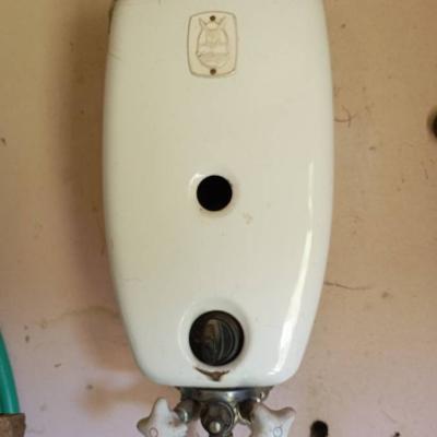 Antike Warmwasser Aufbereitung mit Gas - thumb