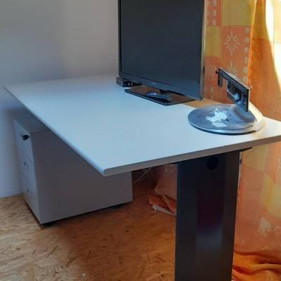 Schreibtisch mit Rollkasten  sehr guter Zustand - thumb