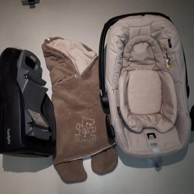 MAXI-COSI Babyschale mit Isofix und Einschlagdecke - thumb