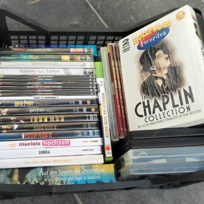 Kiste voll DVDs, Blu-rays, PC-Spiele, PSP-Spiele - thumb
