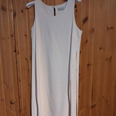 Elegantes ärmelloses Kleid abzugeben - thumb