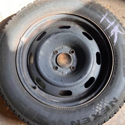 Nexen Winterreifen 195 65 R15 günstig zu verkaufen - thumb