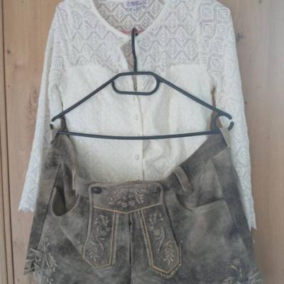 Damen - Lederhose mit Spitzenbluse - thumb