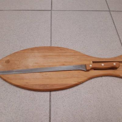 Holzbrett in Fischform mit Messer - thumb