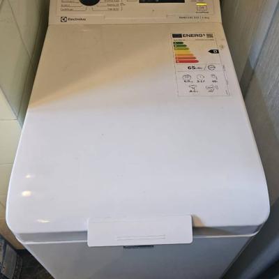 platzsparende neuwertige Waschmaschine - thumb