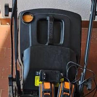 Rasenmäher der Marke Workx mit Batterien zum Aufladen - thumb