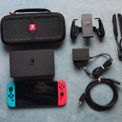 Nintendo Switch Oled mit Spiele und Zubehör - thumb