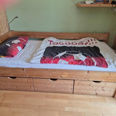 Einzelbett in Holz - thumb
