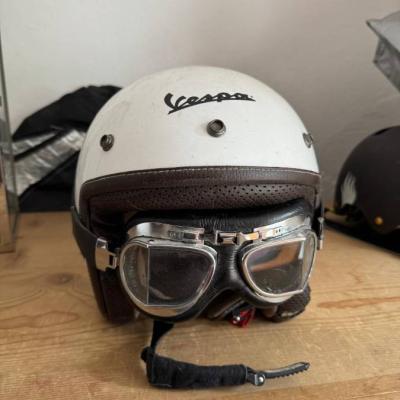 Orginal vespahelm mit brille - thumb