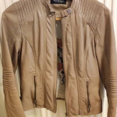 Verkaufe neuwertige Lederjacke für Damen - thumb