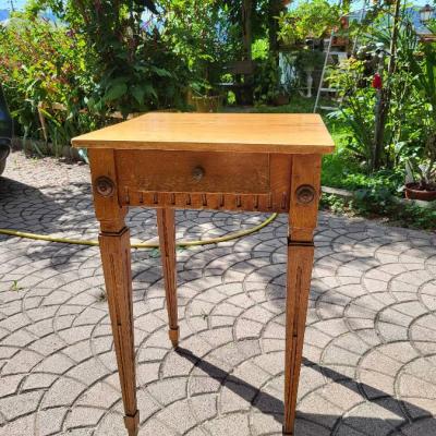Kleiner Tisch mit Schublade, Holztisch - thumb