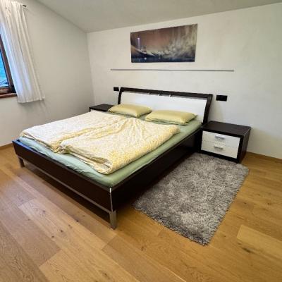 Doppelbett mit 2 Nachtkästchen - thumb