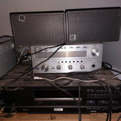 Verkaufe Stereoanlage mit CD Spieler und Boxen - thumb