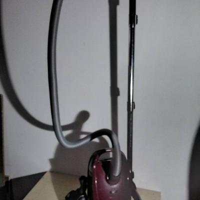 MIELE STAUBSAUGER CAT & DOG 2000 Watt - thumb