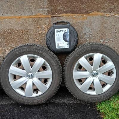 Winterreifen 205/55 R16 mit Stahlfelgen und Schneeketten - thumb