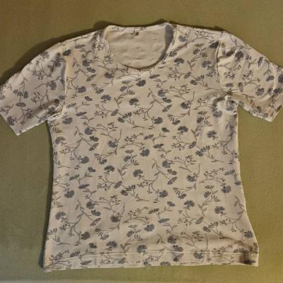 Elegantes T-shirt in der Größe 176/40 - thumb