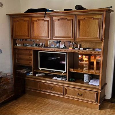 Antiker massiver Wohnzimmerschrank - thumb