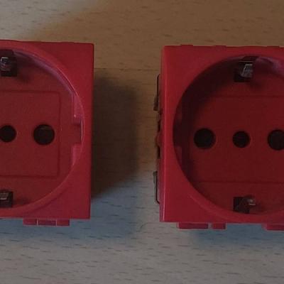 Unterputzsteckdosen der Marke Bticino rot - thumb
