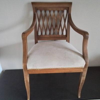 Biedermeier Stuhl in Nussholz - thumb