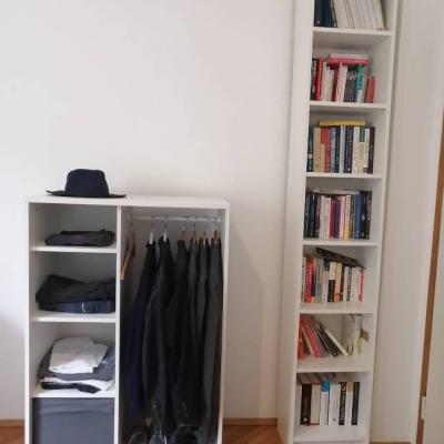 Garderobe und Bücherschrank - thumb